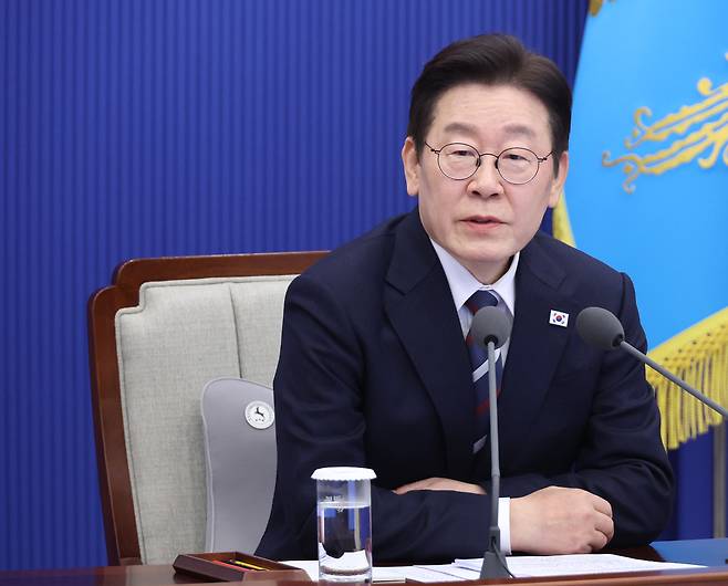 이재명 대통령이 지난 19일 청와대에서 열린 수석보좌관회의에서 발언하고 있다. 연합뉴스