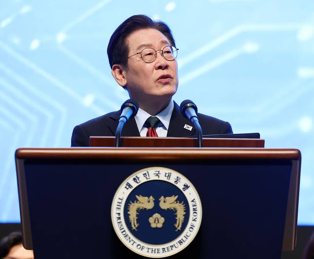 이재명 대통령이 20일 대전 유성구 한국과학기술원(KAIST)에서 열린 2025학년도 전기 학위수여식에 참석해 축사를 하고 있다. 뉴스1