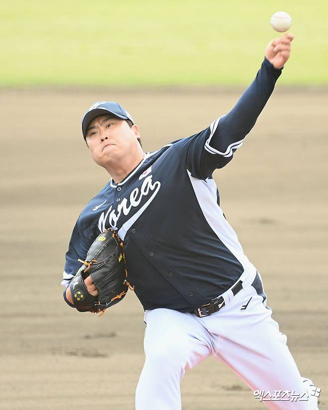 2026 월드베이스볼클래식(WBC) 국가대표팀 투수 류현진이 21일 일본 오키나와 고친다 구장에서 열린 소속팀 한화 이글스와의 연습경기에 선발투수로 등판, 2이닝 무실점으로 호투했다. 사진 고아라 기자