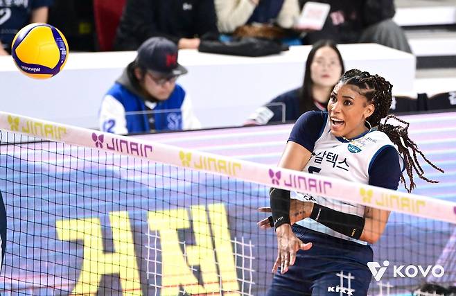 공격하는 GS칼텍스의 실바  [한국배구연맹 제공. 재판매 및 DB 금지]