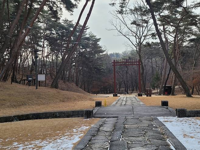 ▲ 영릉 금천교(홍살문 안쪽에 위치하는 금천교)