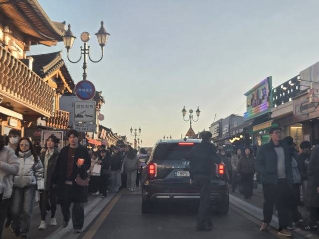 설 연휴 기간에 관광객으로 북적거리는 경주 황리단길. 강시일 기자