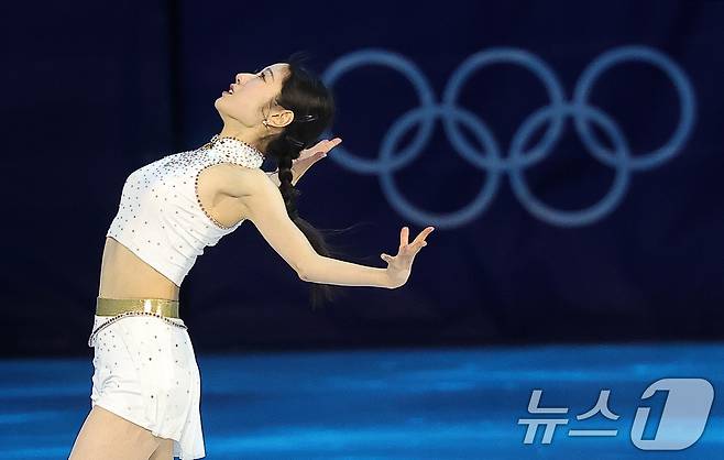 피겨 이해인이 21일(현지시간) 이탈리아 밀라노 아이스 스케이팅 아레나에서 열린 2026 밀라노·코르티나담페초 동계올림픽 피겨 갈라쇼에서 넷플릭스 '케이팝 데몬 헌터스' OST에 맞춰 연기를 펼치고 있다. 2026.2.22 ⓒ 뉴스1 김성진 기자
