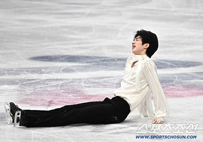 14일 이탈리아 밀라노 아이스스케이팅 아레나에서 피겨스케이팅 남자 싱글 프리스케이팅 경기가 열렸다. 연기를 마치고 아쉬워하는 차준환. 밀라노(이탈리아)=송정헌 기자songs@sportschosun.com/2026.02.14/