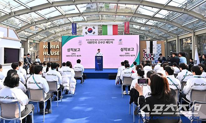 22일(한국시간) 이탈리아 밀라노 코리아하우스에서 대한민국 선수단 해단식이 열렸다. 성적 보고하는 김택수 선수촌장. 밀라노(이탈리아)=송정헌 기자songs@sportschosun.com/2026.02.22/