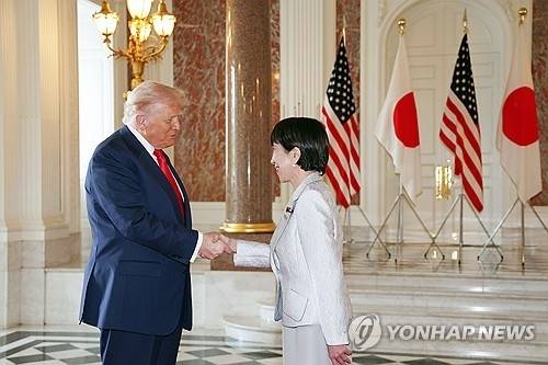 도널드 트럼프 미국 대통령과 다카이치 사나에 일본 총리. EPA 연합뉴스 자료사진