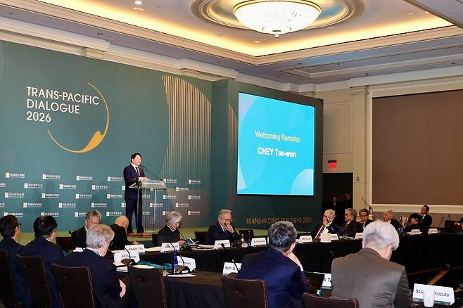 최태원 SK그룹 회장이 20일(현지시간) 워싱턴 DC에서 최종현학술원 주최로 열린 트랜스 퍼시픽 다이얼로그(TPD) 행사에 참여해 연설을 하고 있다. 워싱턴특파원단