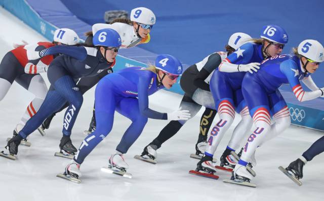 ▲ 21일(현지시간) 이탈리아 밀라노 스피드스케이팅 스타디움에서 열린 2026 밀라노-코르티나담페초 동계올림픽 스피드스케이팅 여자 매스스타트 결승에 출전한 박지우가 역주하고 있다. 이날 박지우는 결승 14위를 기록했다. 연합뉴스