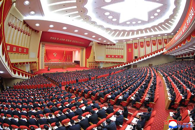 조선노동당 제9차 대회 3일 회의가 지난 21일에 진행됐다고 조선중앙통신이 22일 보도했다. 조선중앙통신·연합뉴스