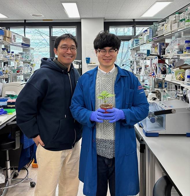 연구진사진. 좌측부터 김상규 KAIST 교수, 임종부 박사. [사진=KAIST]