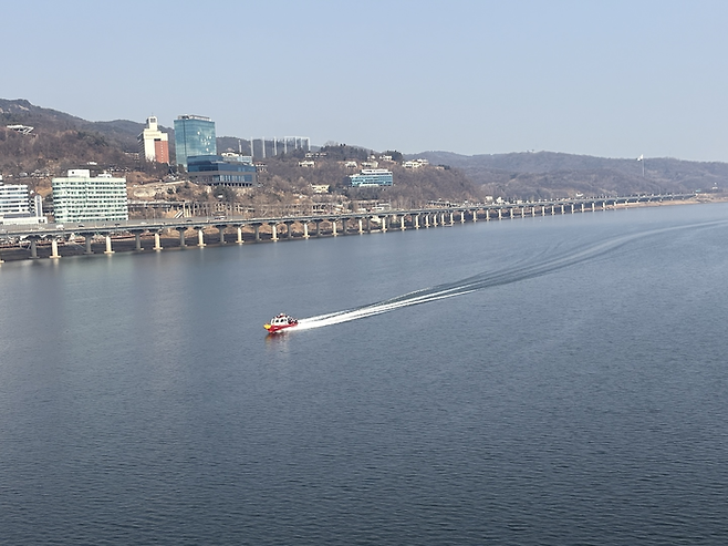 현재 광진교 위에서 바라본 한강. 이 강을 건너 경기도 여수의 이포나루로 이동했다/사진=김지은 여행+ 기자