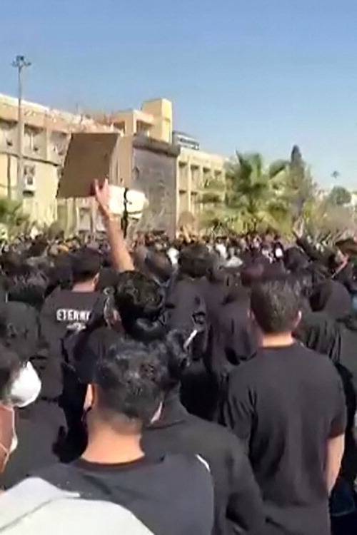 21일(현지시간) 이란 테헤란 아미르카비르공대에서 학생들이 집회를 열고 있다. AFP연합뉴스