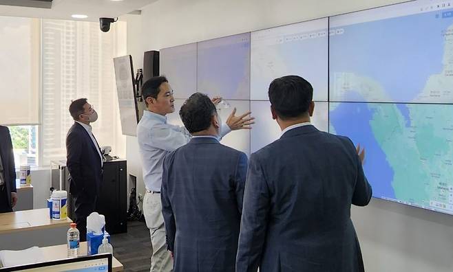 이재용 삼성전자 회장이 2022년 9월 삼성전자 파나마법인에서 중남미 지역 법인장 회의를 열고 현지 사업을 점검하는 모습. [삼성전자 제공]