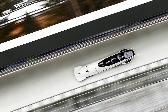 김진수가 이끄는 한국 남자 봅슬레이 4인승 대표팀이 1차 주행을 하는 모습. [게티이미지]