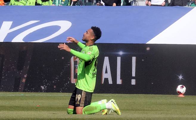 지난 21일 전북 전주월드컵경기장에서 열린 ‘쿠팡플레이 K리그 슈퍼컵 2026’ 전북 현대-대전 하나 시티즌전에서 모따가 골을 넣은 뒤 기뻐하고 있다.  연합뉴스