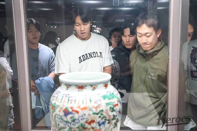 ▲ 대만 가오슝에 캠프를 차린 키움 히어로즈 선수단이 20일부터 22일까지 대만 타이페이에서 뜻깊은 시간을 보냈다. 20일에는 박물관에 방문했고, 21일과 22일에는 대만 WBC 대표팀과 비공개 연습경기를 치렀다. 결과는 1승 1무. ⓒ 키움 히어로즈