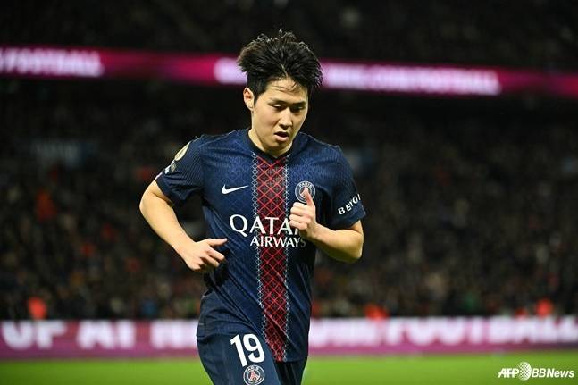 22일(한국시간) 프랑스 파리의 파르크 데 프린스에서 열린 2025~2026시즌 프랑스 리그1 23라운드 경기 중 이강인. /AFPBBNews=뉴스1