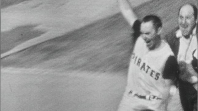 빌 매저로스키가 1960년 월드시리즈 7차전에서 끝내기 홈런으로 피츠버그에 우승을 안긴 뒤 기뻐하고 있다. /사진=MLB닷컴 홈페이지 갈무리