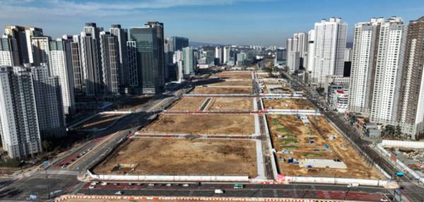 동탄2신도시 노른자위 땅으로 불리는 ‘광역 비즈니스 콤플렉스’의 아파트 공급을 놓고 시민·화성시·지역정치권이 반대 입장을 분명히 하고 있다. /화성시 제공