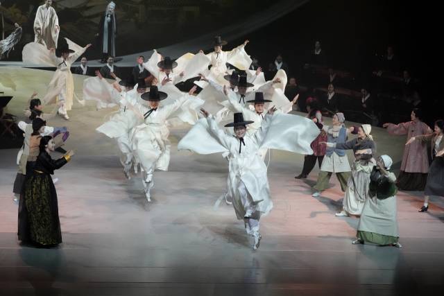 국립부산국악원의 우수 레퍼토리 가운데 하나인 국악극 ‘춤바람분데이’ 공연 모습. 국립부산국악원 제공