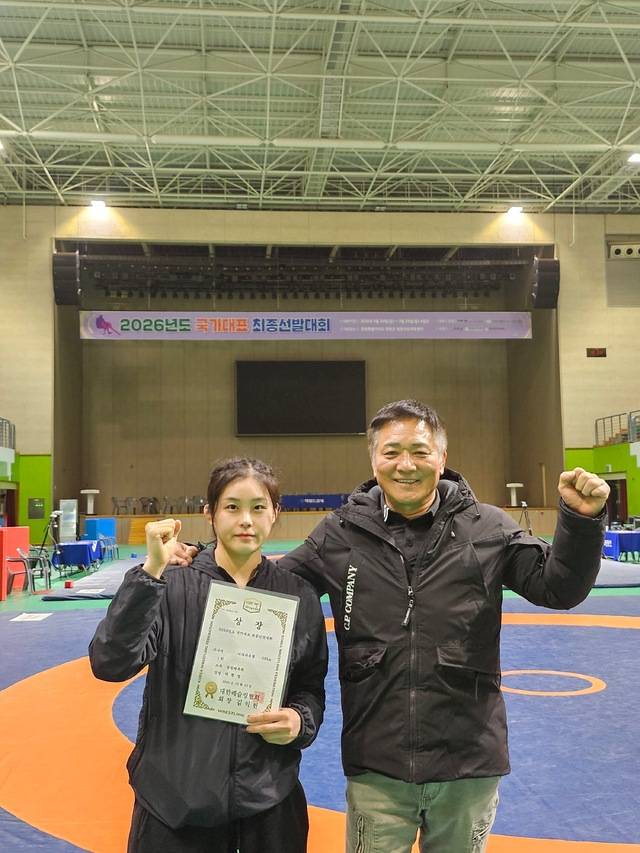 박현영 선수(왼쪽)와 장재명 감독. 경상북도체육회 제공