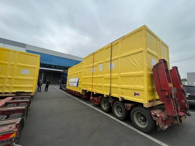 출하중인 에이프로의 활성화 공정장비./사진=에이프로