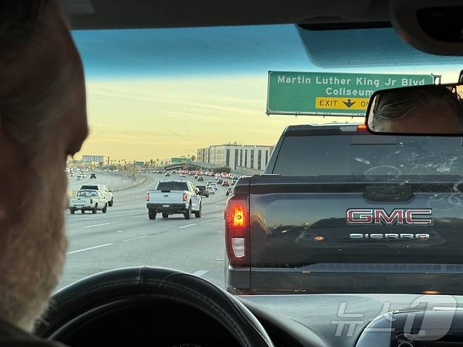 LAFC와 인터 마이애미 경기장으로 향하는 차들ⓒ 뉴스1 윤슬빈 관광전문기자