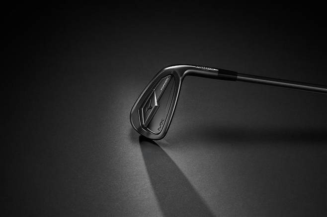 한국미즈노가 새로 출시한 한정판 MX 포지드 아이언 블랙에디션. 사진 | 한국미즈노