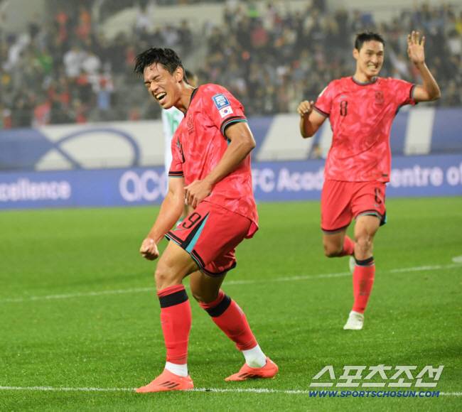 2026 FIFA 북중미월드컵 아시아 지역 3차 예선 B조 4차전 대한민국과 이라크의 경기가 용인미르스타디움에서 열렸다. 오세훈이 선취골을 넣은 뒤 환호하고 있다. 용인=박재만 기자 pjm@sportschosun.com/2024.10.15/