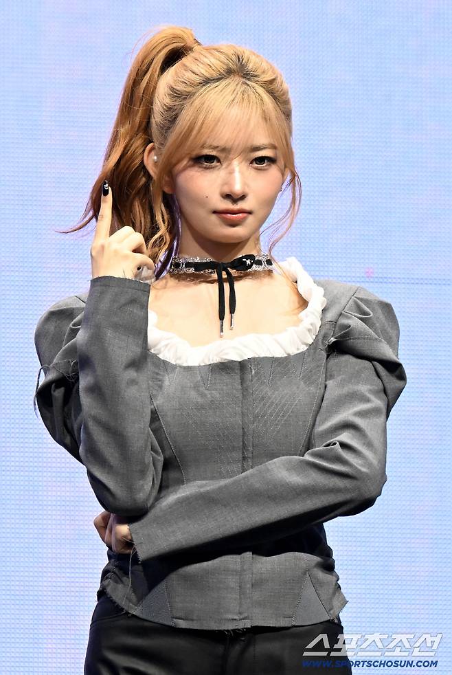 그룹 아이브(IVE) 레이가 23일 예스24 라이브홀에서 열린 정규 2집 '리바이브 플러스(REVIVE+) 발매기념 쇼케이스에 참석해 포토타임을 갖고 있다. 허상욱 기자wook@sportschosun.com/2026.02.23/