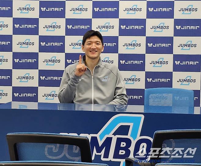 1위를 향하여! 정지석은 손가락 하나를 들어보이며 밝게 웃었다. 김영록 기자