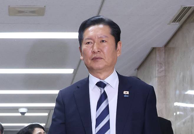 정청래 더불어민주당 대표가 22일 오후 서울 여의도 국회에서 열린 의원총회에 참석하고 있다. /뉴시스