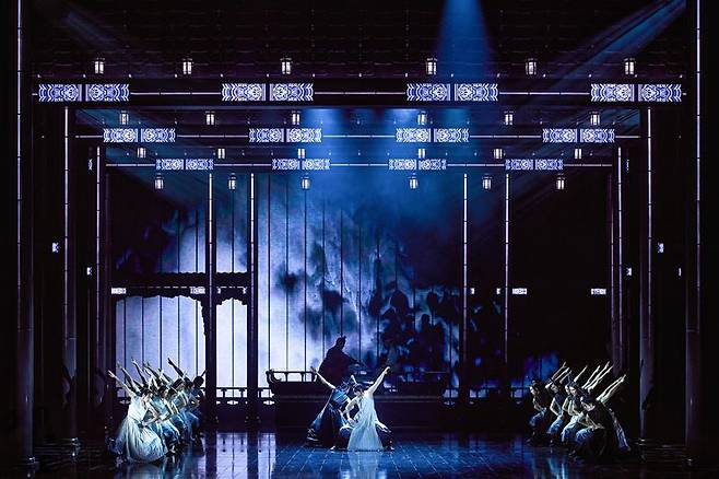 뮤지컬 '몽유도원'에서 김주택, 김성식이 공연하고 있다. 에이콤 제공