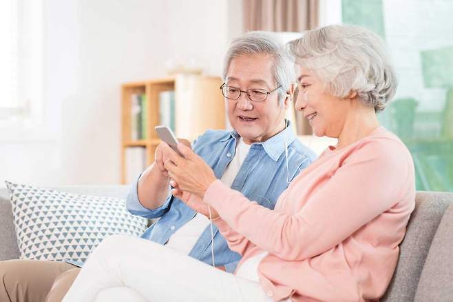 옥시토신이 부족할 경우 알츠하이머 치매 위험을 높일 수 있다./사진=클립아트코리아