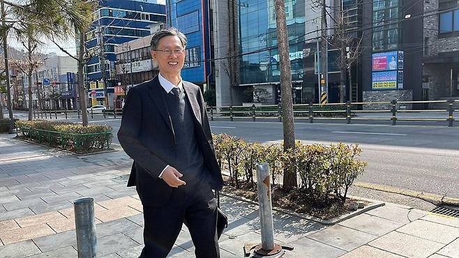 문형배 전 헌법재판소장 권한대행이 설 명절을 맞아 경남 진주 남성당교육관을 찾아 김장하 선생에게 세배했다. 페이스북 캡처