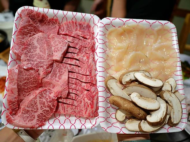 한우와 키조개 관자, 표고버섯으로 이뤄진 장흥삼합.