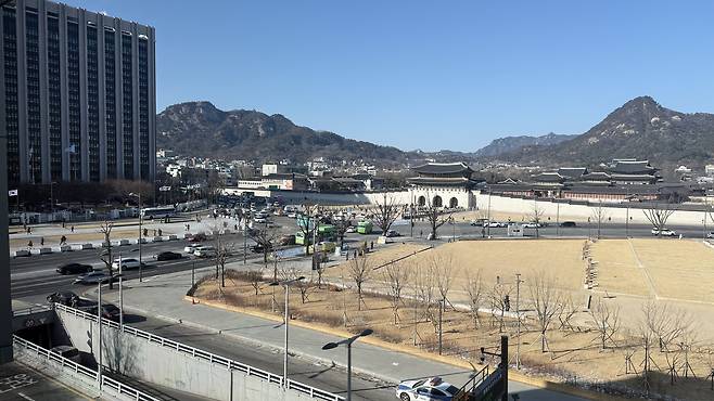 A view of Gwanghwamun Square as well as Gwanghwamun from a seating area within an exhibition located on the fifth floor of National Museum of Korean Contemporary History in Jongno DIstrict, central Seoul [WOO JI-WON]