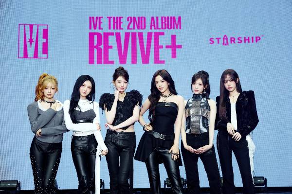 걸그룹 아이브(IVE) 가 정규 2집 'REVIVE+'를 발매한다. 사진은 걸그룹 아이브(IVE)가 미디어쇼케이스에 참석한 모습. /사진=스타쉽엔터테인먼트 제공