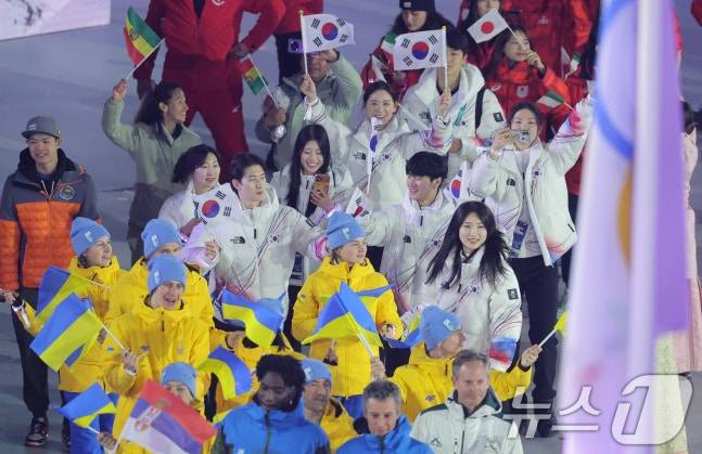 22일(현지시간) 이탈리아 베로나 올림픽 아레나에서 열린 2026 밀라노·코르티나담페초 동계올림픽 폐회식에서 대한민국 선수단이 입장하고 있다. /사진=뉴스1(공동취재)