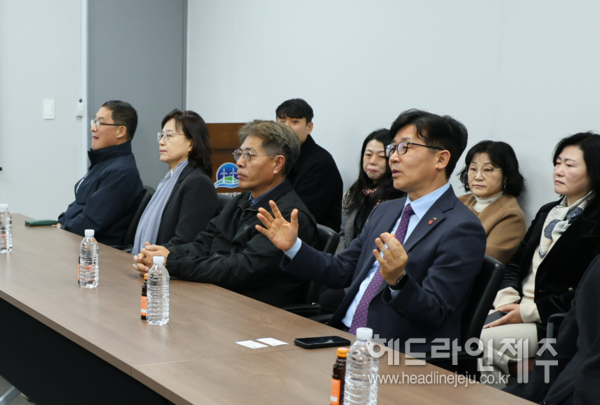 한림해상풍력발전단지를 방문한 현원돈 부시장과 간부공무원들.