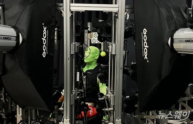 펄어비스 홈 원 3D 스캔 스튜디오 내 페이셜 스캔. 사진=김세현 기자