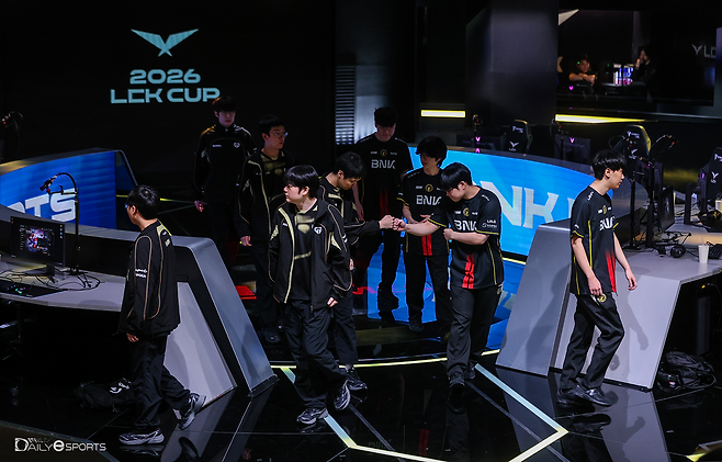 젠지와 BNK 피어엑스.