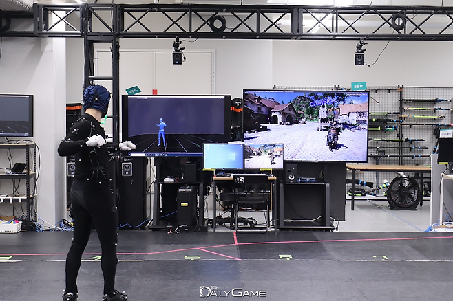 연기자의 움직임을 3D 스켈레톤 뼈대와 '붉은사막' 주인공의 모습으로 살펴보며 연기와 연출 구도의 완성도를 높이는 작업을 진행됐다.