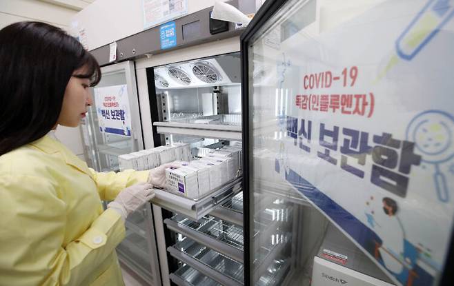 감사원 조사 결과 이물 신고가 들어온 제품과 동일한 제조번호의 백신이 대량 접종된 것으로 나타났지만, 질병관리청은 문제가 된 백신이 실제 접종에 사용된 사례는 없다고 설명했다. 사진=연합뉴스