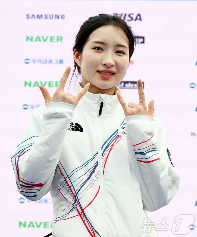 대표팀 대회 MVP에 선정된 쇼트트랙 김길리가 22일(현지시간) 이탈리아 밀라노의 빌라 네키 캄필리오(Villa Necchi Campiglio)에 마련된 코리아하우스에서 열린 2026 밀라노·코르티나담페초 동계올림픽 대한민국 선수단 해단식에서 우승 세리머니 포즈를 취하고 있다. (대한체육회 제공, 재판매 및 DB 금지) 2026.2.22 ⓒ 뉴스1 김진환 기자