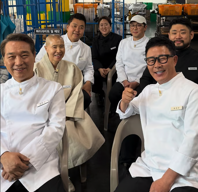 지난 23일 '흑백요리사 2'에 함께 출연한 '술빚는 윤주모' 윤나라 셰프가 올린 사진을 자신의 인스타그램 스토리에 공유했다. 술빚는 윤주모 인스타그램