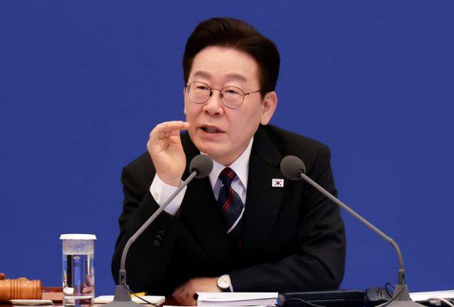 이재명 대통령이 24일 청와대에서 열린 국무회의에서 발언하고 있다. 연합뉴스