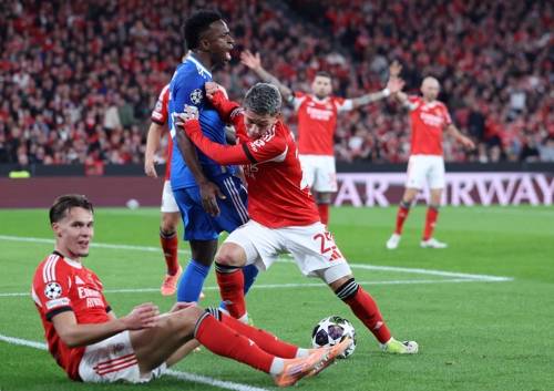 TOPSHOT-FBL-EUR-C1-BENFICA-REAL MADRID