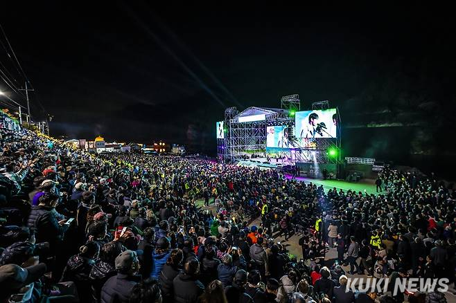 횡성문화관광재단(대표 이재성)이 지난해 개최한 제21회 횡성한우축제가 한국축제콘텐츠협회 주최 ‘2026 제14회 대한민국축제콘텐츠대상’에서 축제경제부문을 수상하며, 지역경제 활성화 성과를 공식적으로 인정 받았다. 횡성한우축제 모습. 횡성문화관광재단 제공