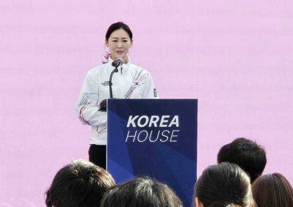 22일(현지시간) 이탈리아 밀라노 코리아하우스에서 열린 2026 밀라노·코르티나담페초 동계올림픽 대한민국 선수단 해단식에서 이수경 선수단장이 답사를 하고 있다. 연합뉴스